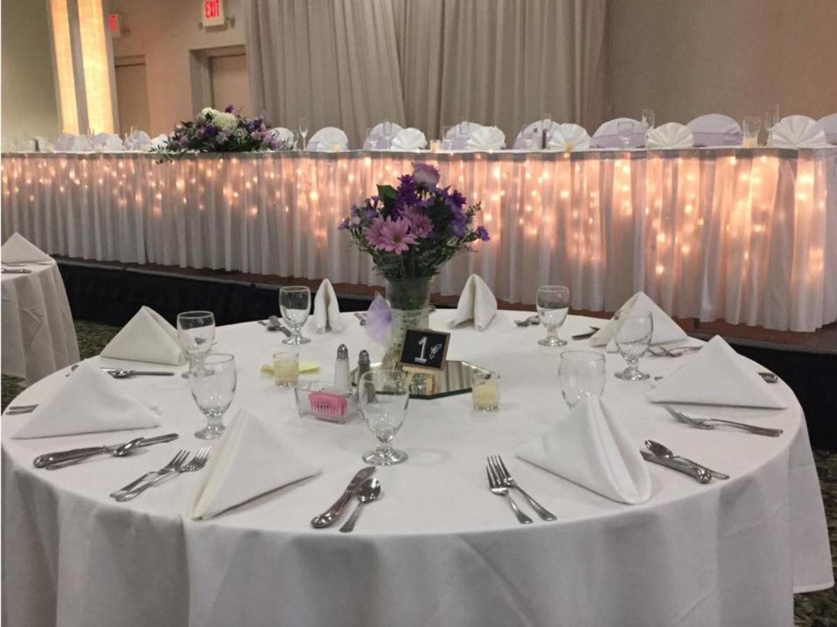 Owosso Comstock Inn & Conference Center מראה חיצוני תמונה