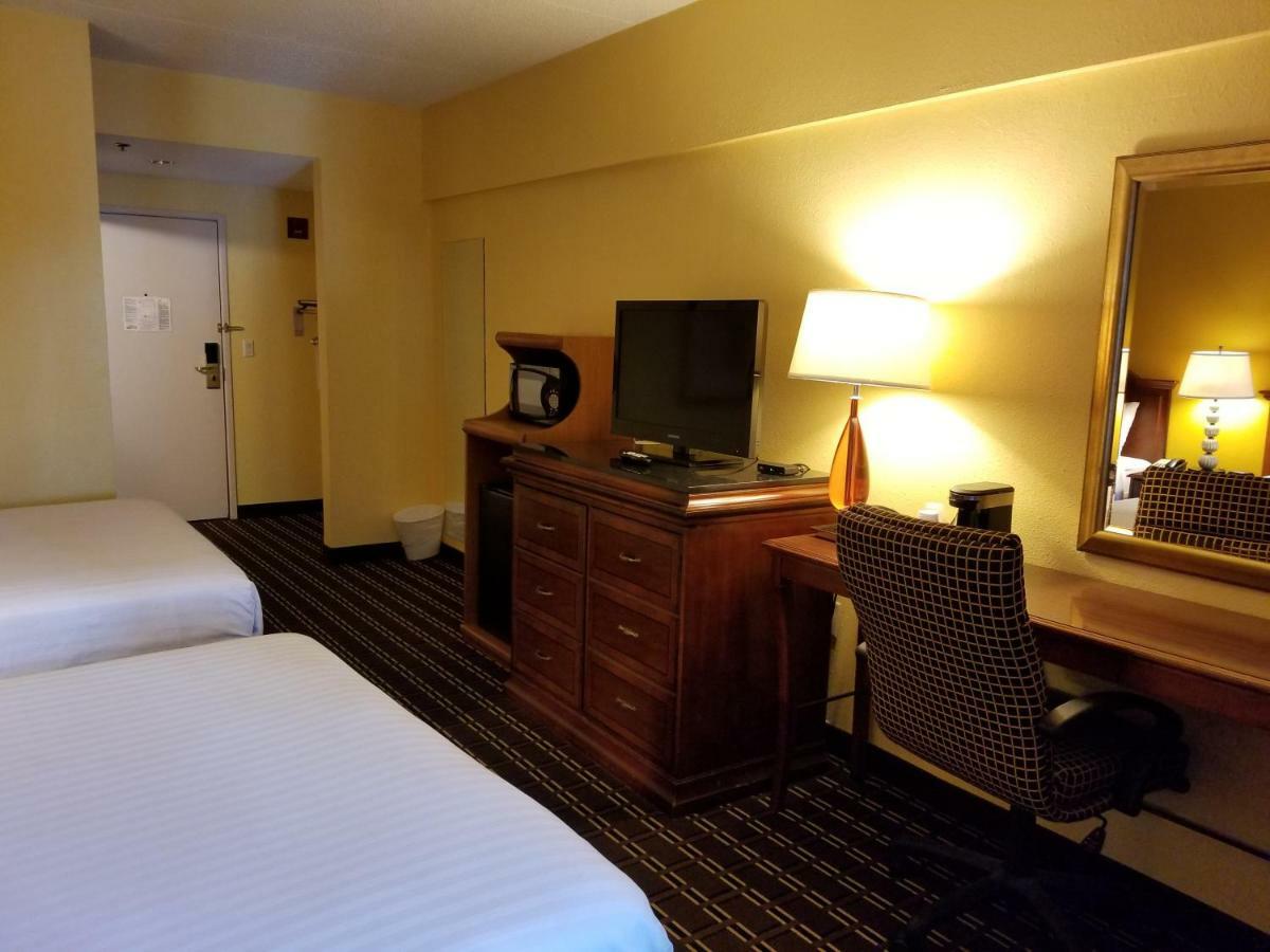 Owosso Comstock Inn & Conference Center מראה חיצוני תמונה