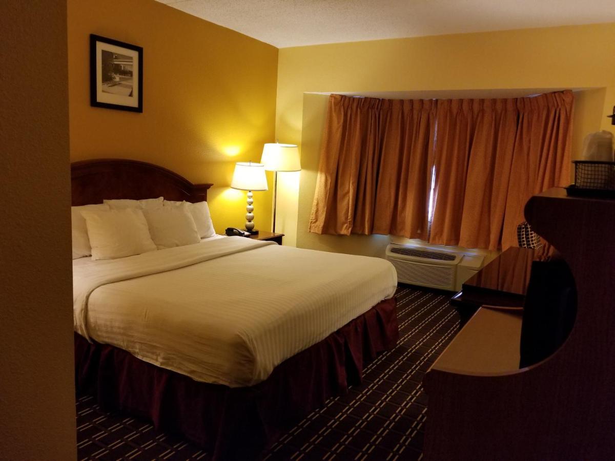 Owosso Comstock Inn & Conference Center מראה חיצוני תמונה
